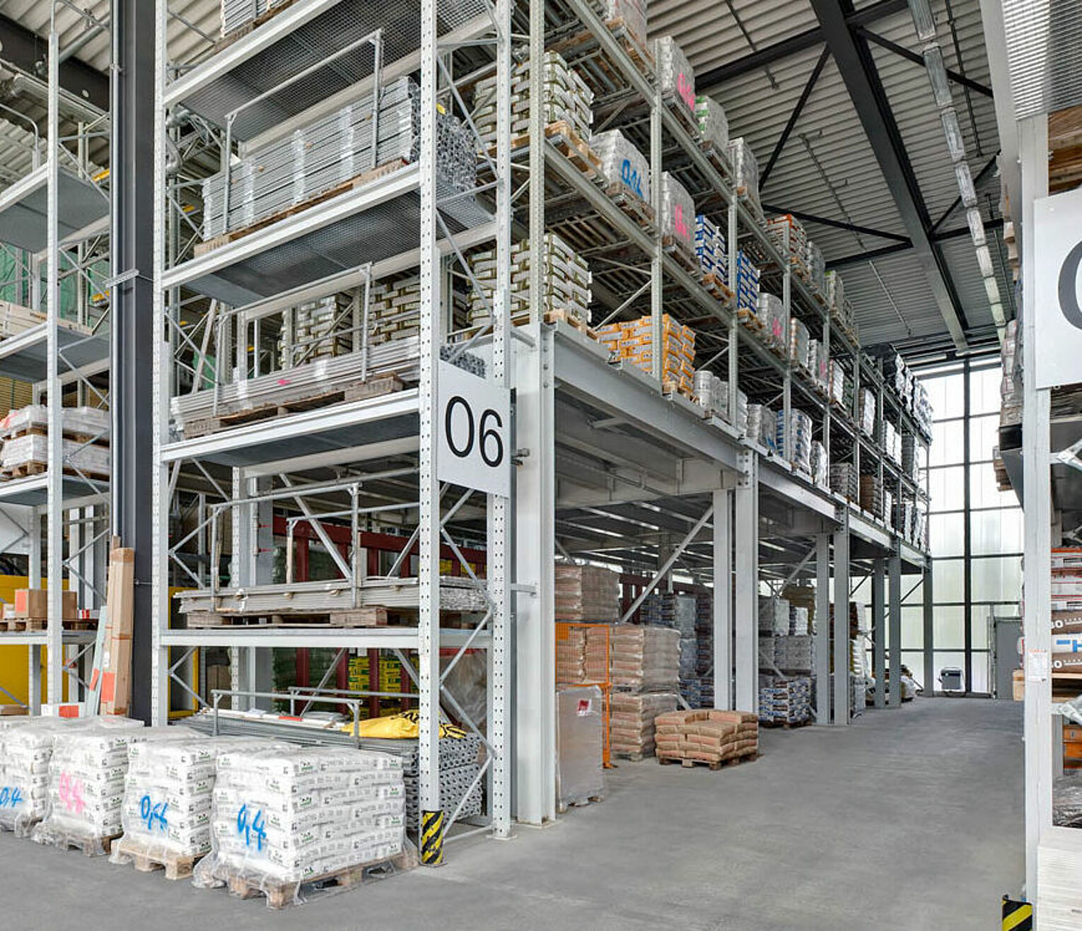 [Translate "Portugal"] Cantilever racking Multi-tier storage