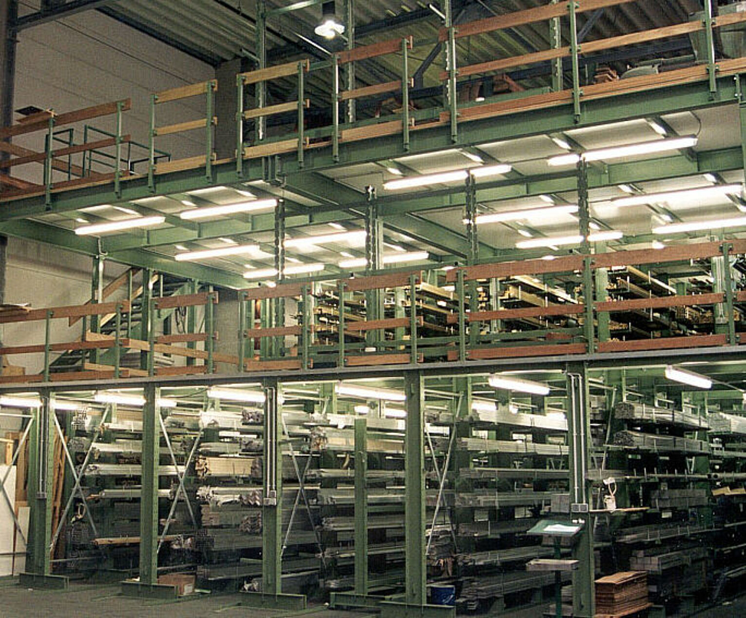 [Translate "Portugal"] Cantilever racking Multi-tier storage