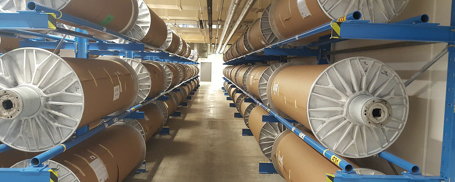[Translate "Portugal"] Cantilever racking Industry solution