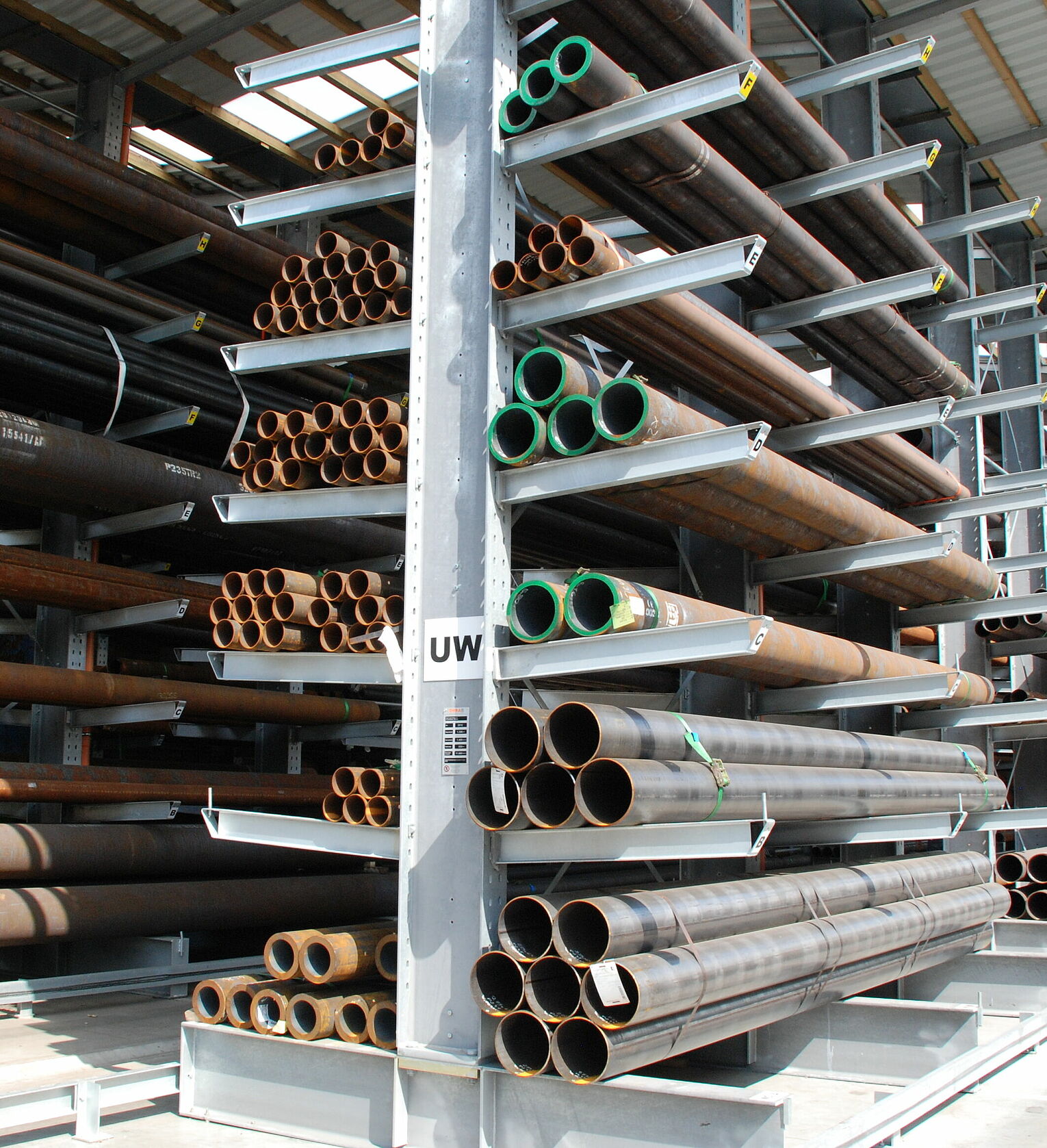 [Translate "Portugal"] Cantilever racking Industry solution