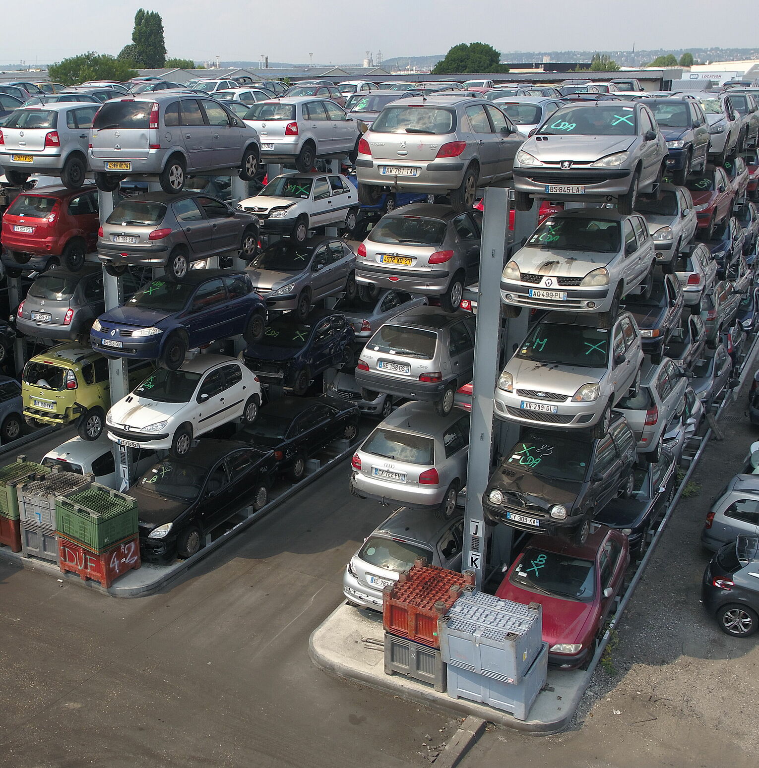[Translate "Portugal"] Cantilever racking Car dismantler