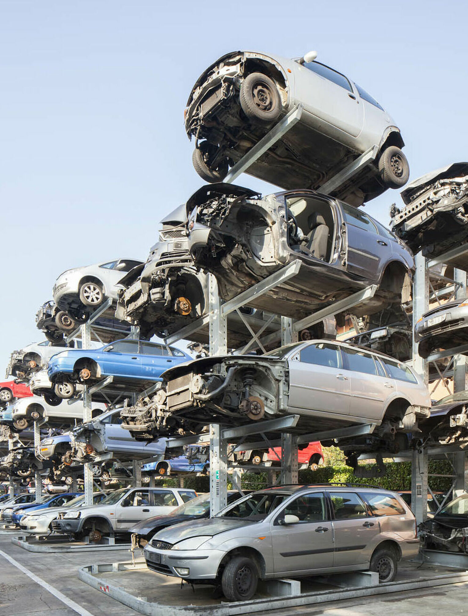 [Translate "Portugal"] Cantilever racking Car dismantler