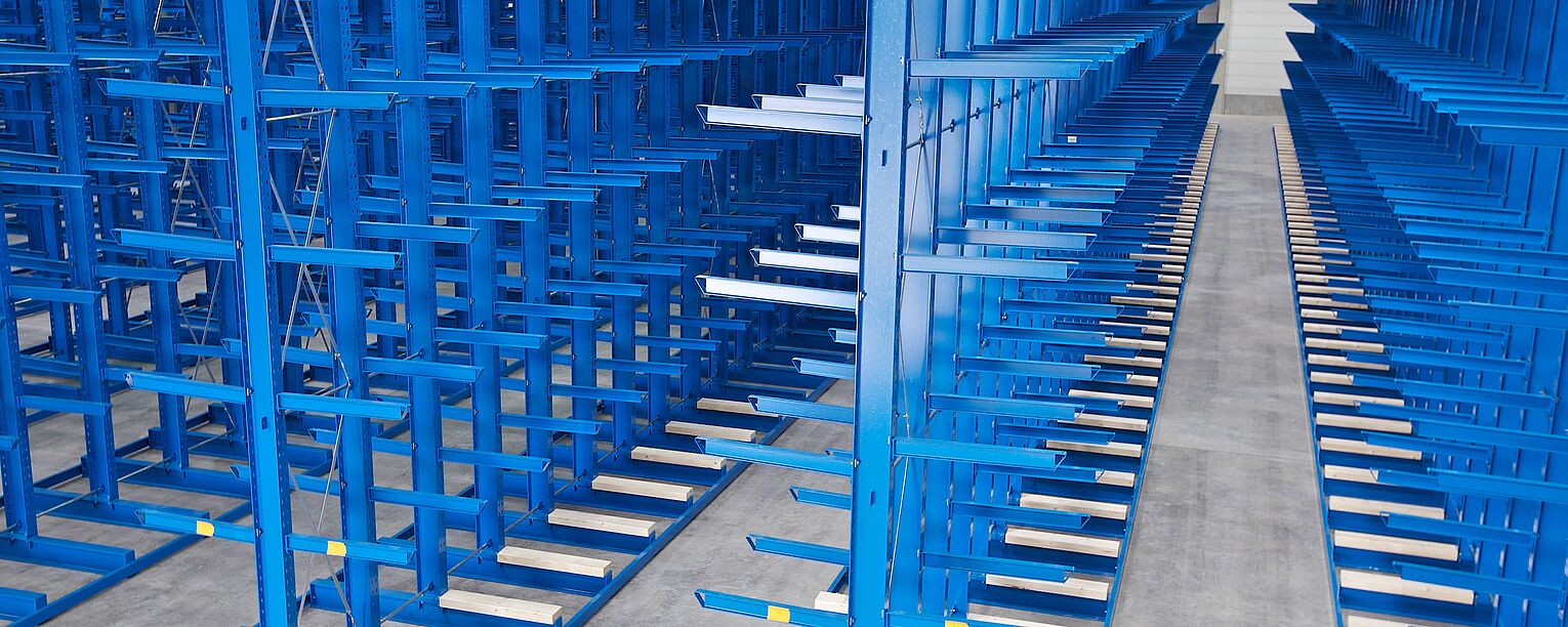[Translate "Portugal"] Cantilever racking for narrow aisle