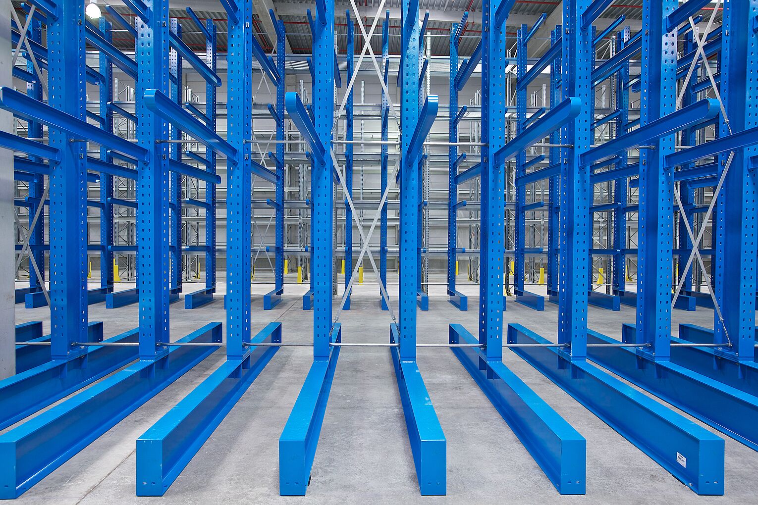 [Translate "Portugal"] Cantilever racking system by OHRA
