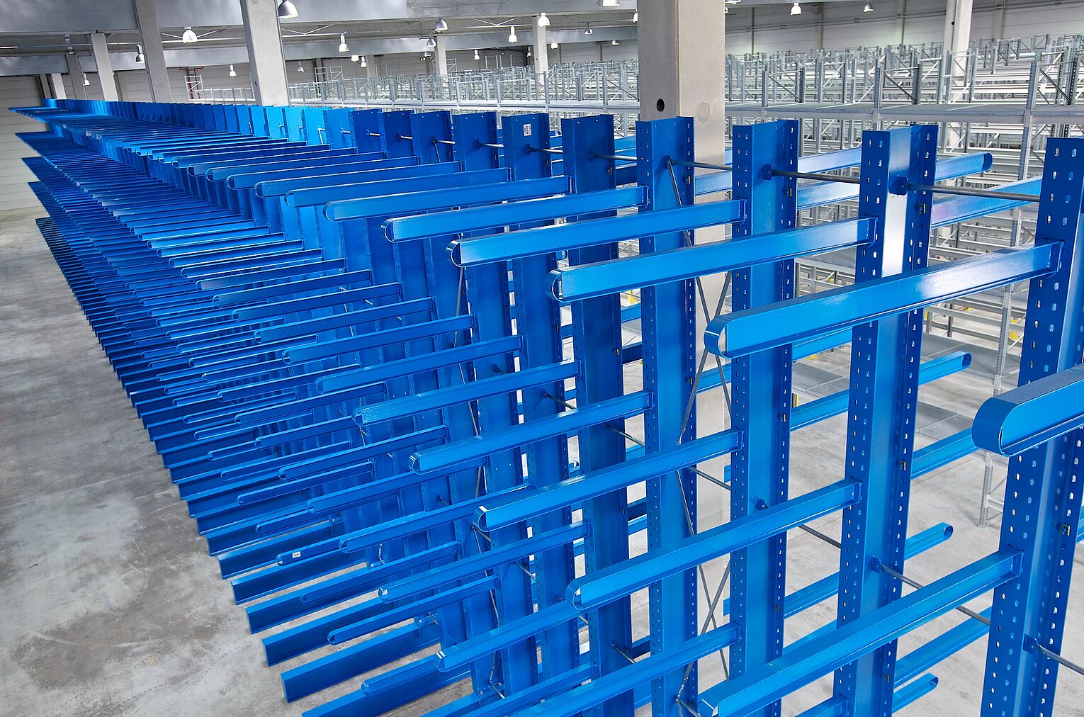 [Translate "Portugal"] Cantilever racking system by OHRA