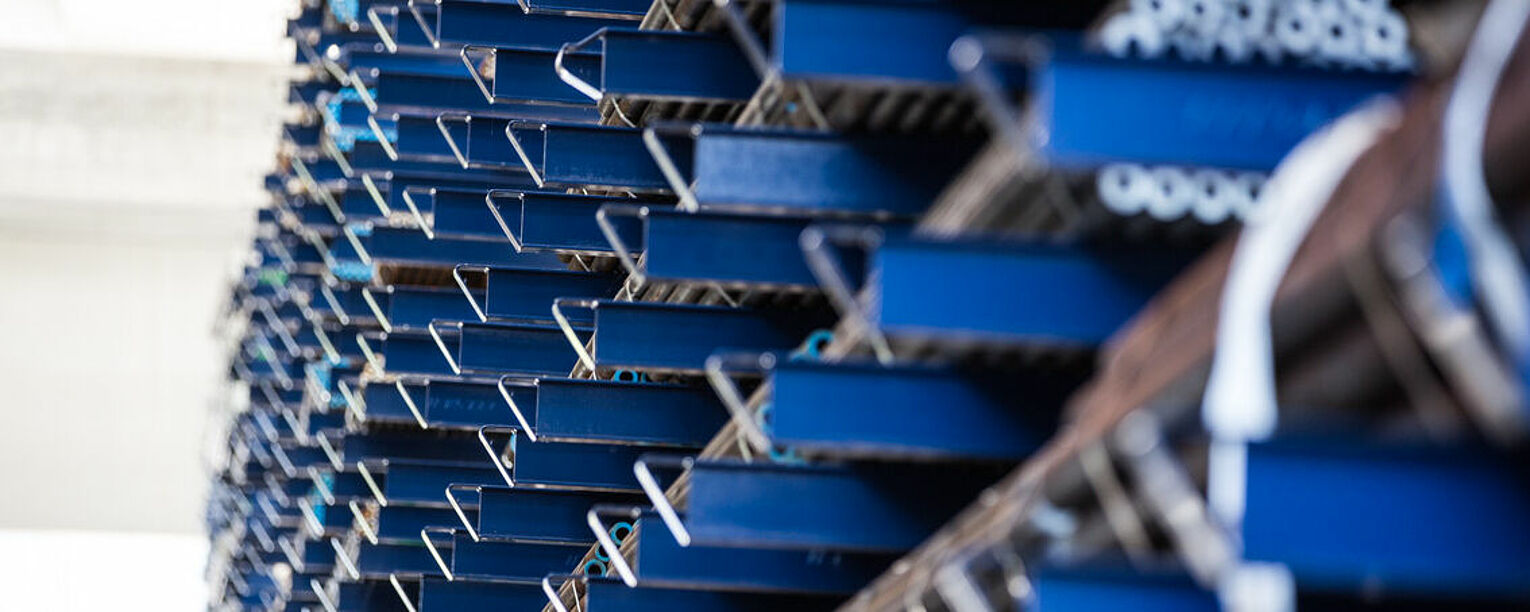 [Translate "Portugal"] Cantilever racking Industry solution