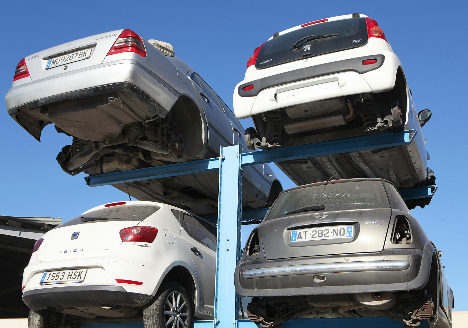 [Translate "Portugal"] Cantilever racking Car dismantler