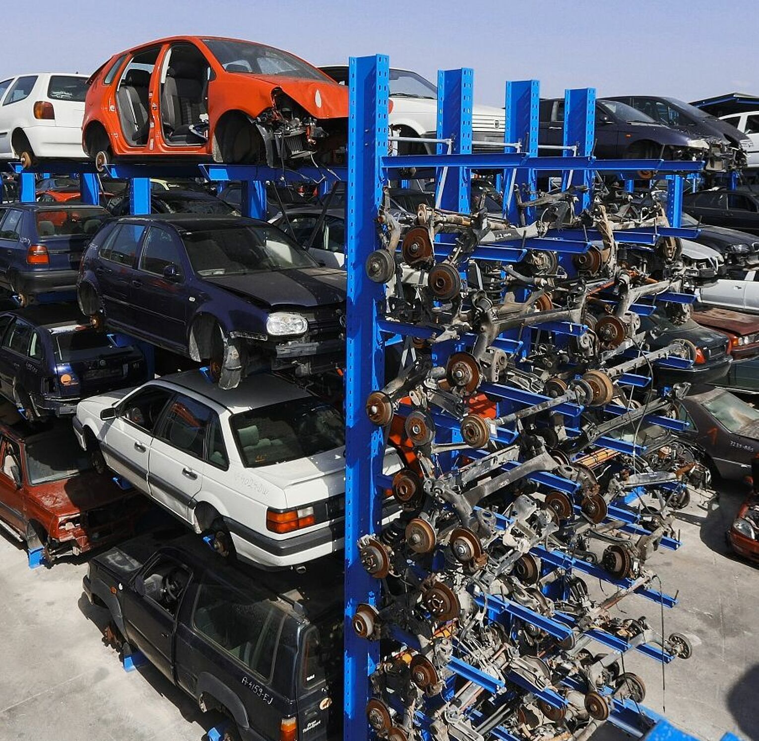 [Translate "Portugal"] Cantilever racking Car dismantler