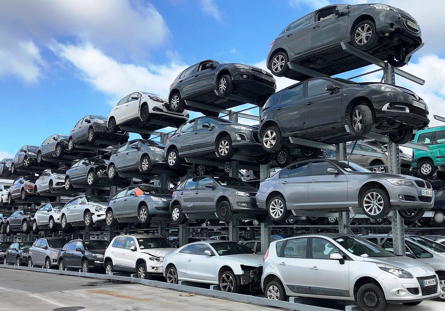 [Translate "Portugal"] Cantilever racking Car dismantler