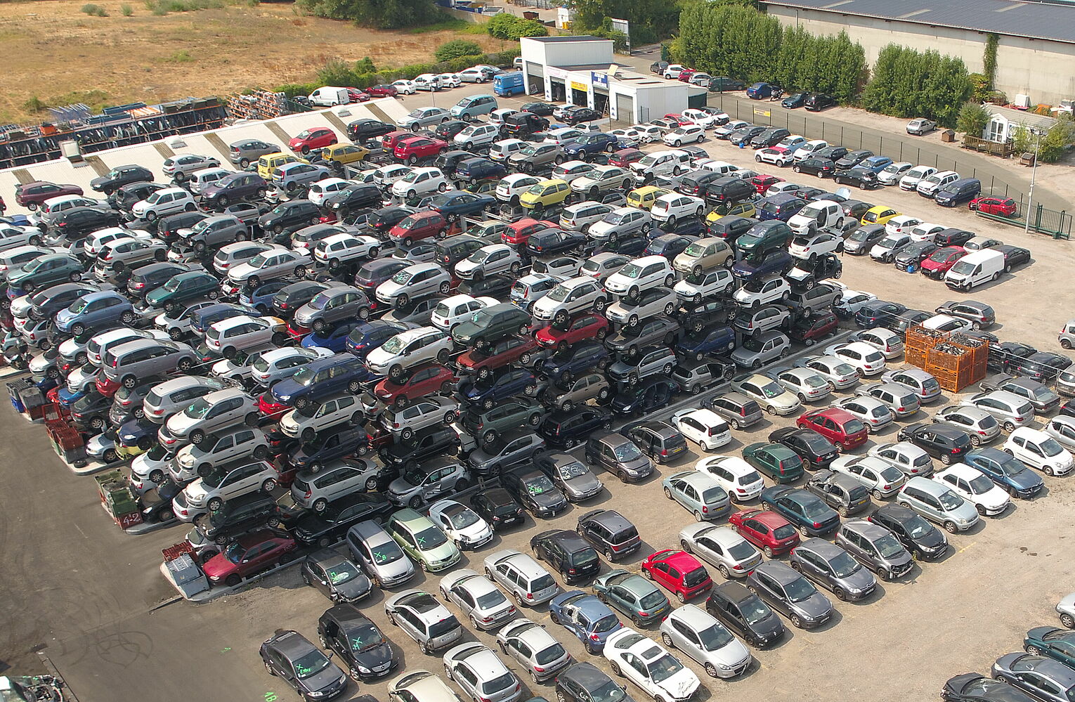 [Translate "Portugal"] Cantilever racking Car dismantler