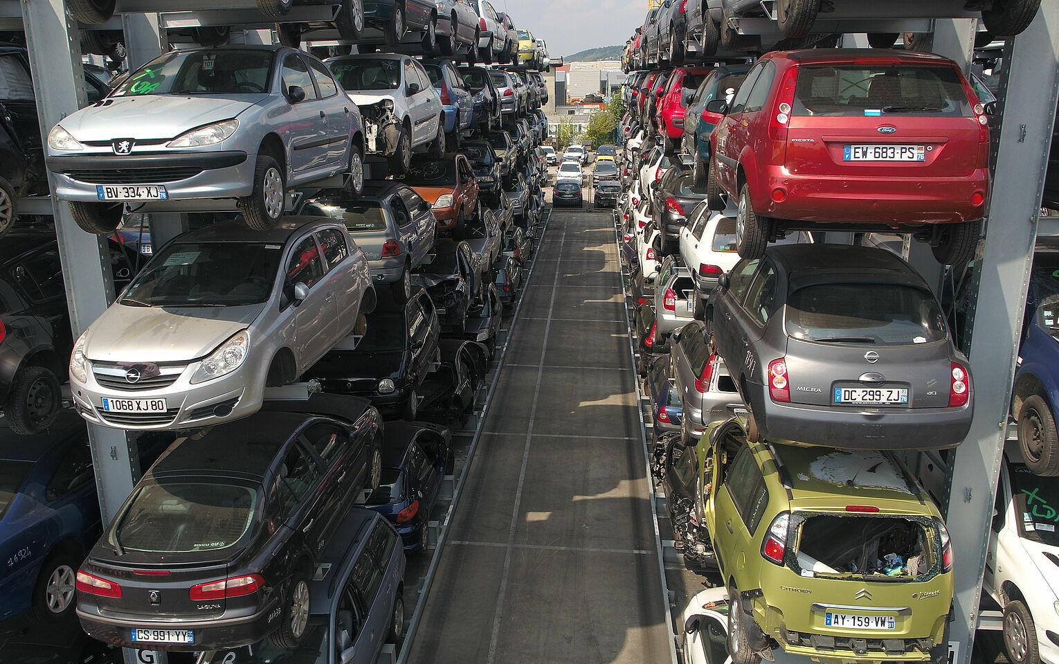 [Translate "Portugal"] Cantilever racking Car dismantler