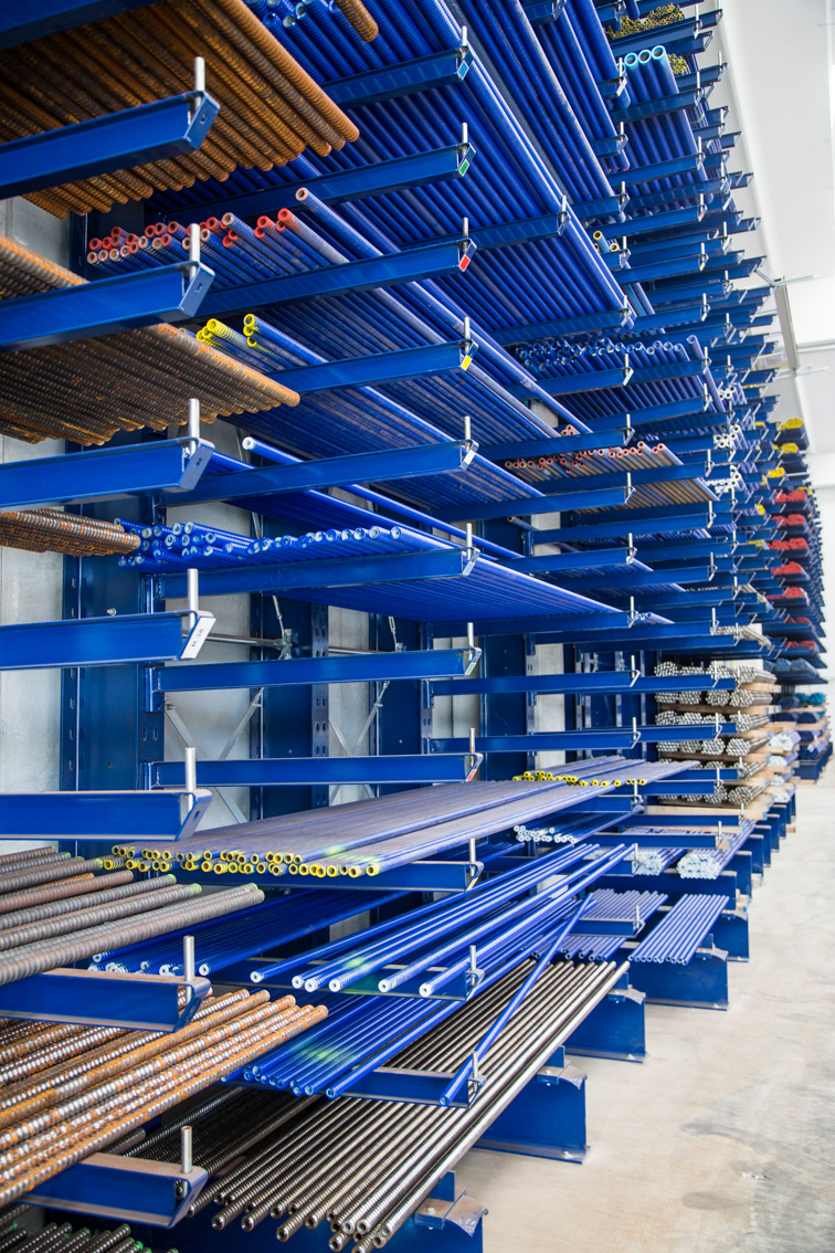 [Translate "Portugal"] Cantilever racking Industry solution