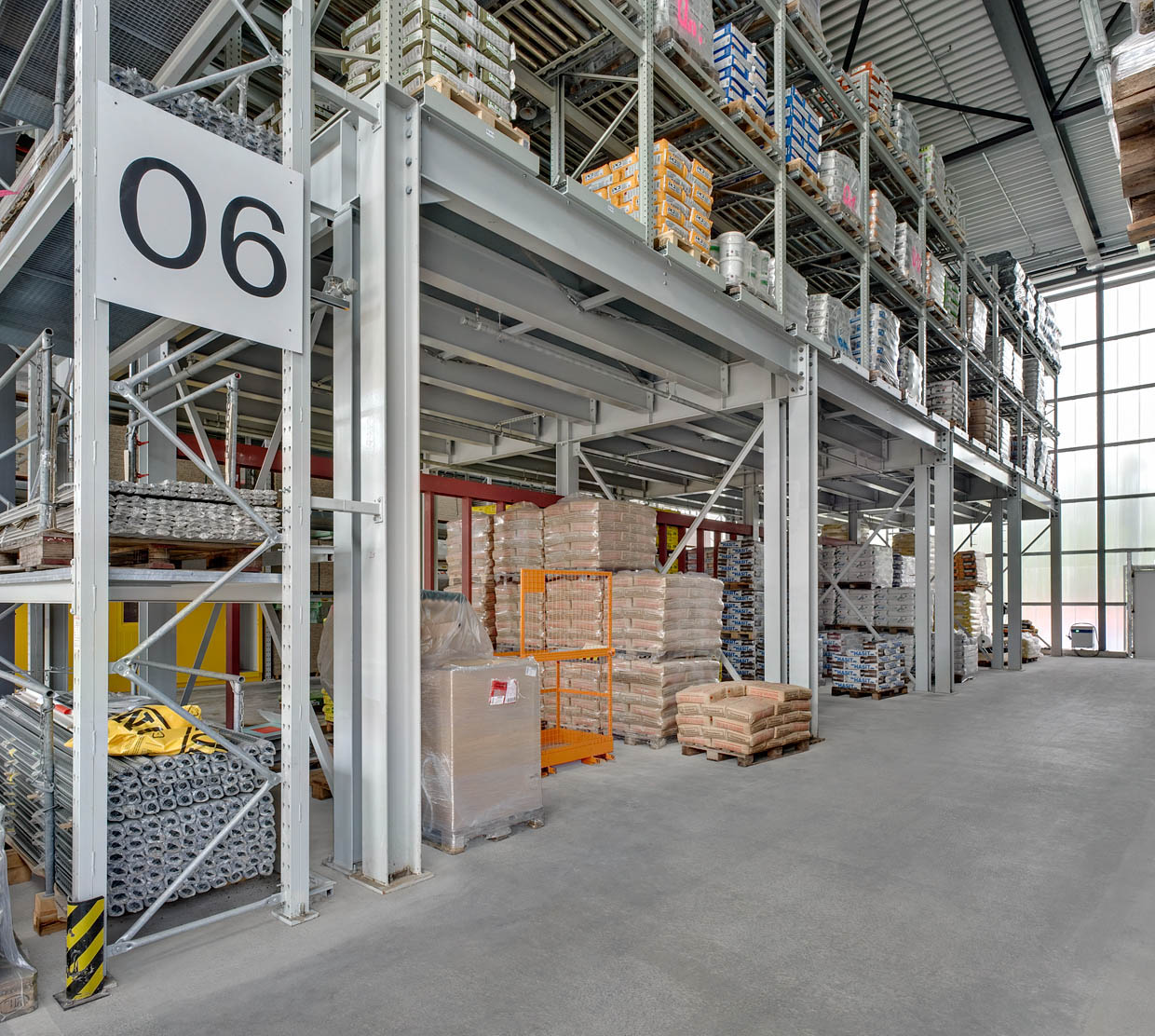 [Translate "Portugal"] Cantilever racking Multi-tier storage