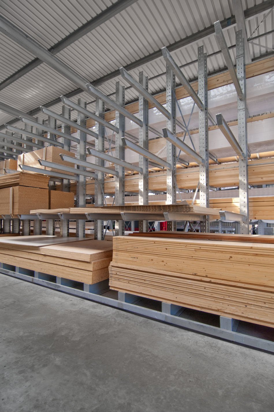 [Translate "Portugal"] Cantilever racking timber trade